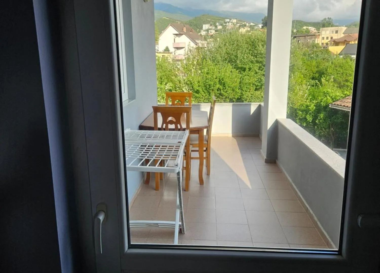 Medo Villa Tirana 0*,  Albania
